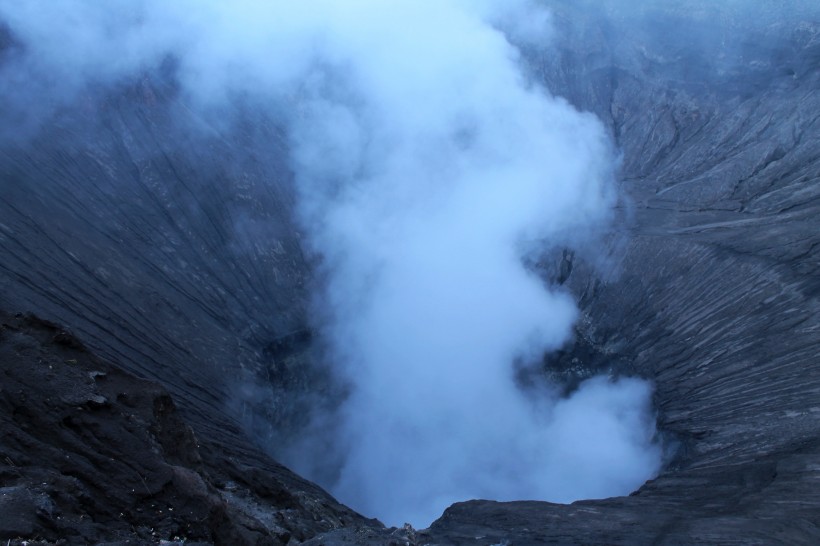 破坏力极强的火山奇特景观图片