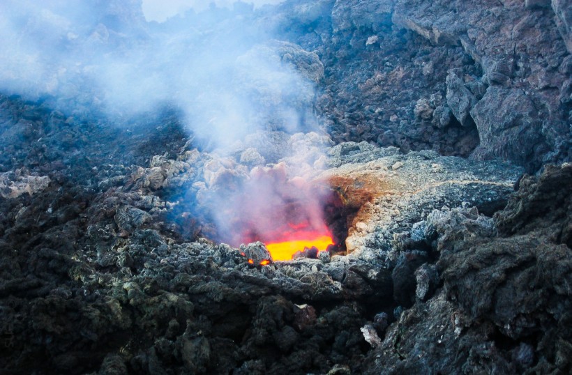 震撼的火山喷发图片
