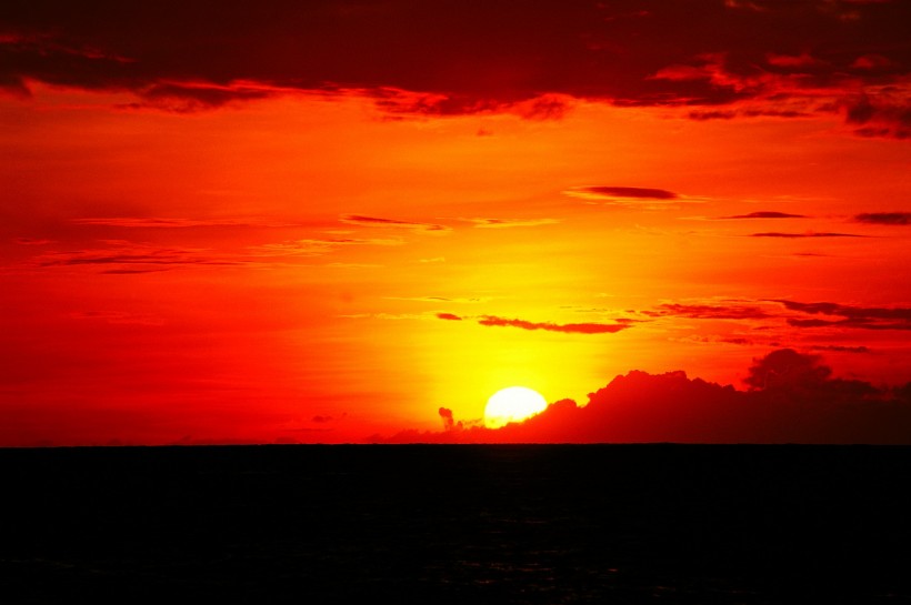 唯美海边落日夕阳图片