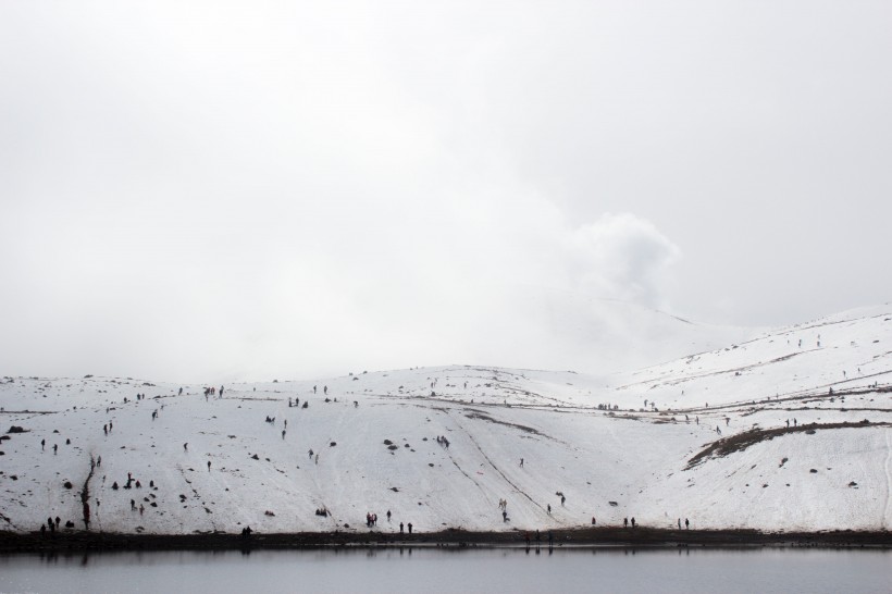 白雪皑皑的美景图片