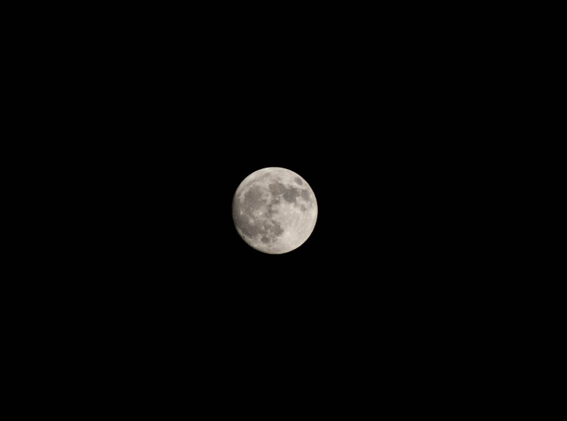 皎洁的月亮图片