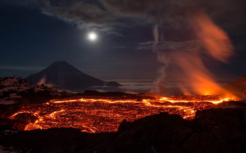 壮丽火山风景图片