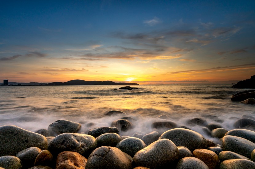 海边的石头图片