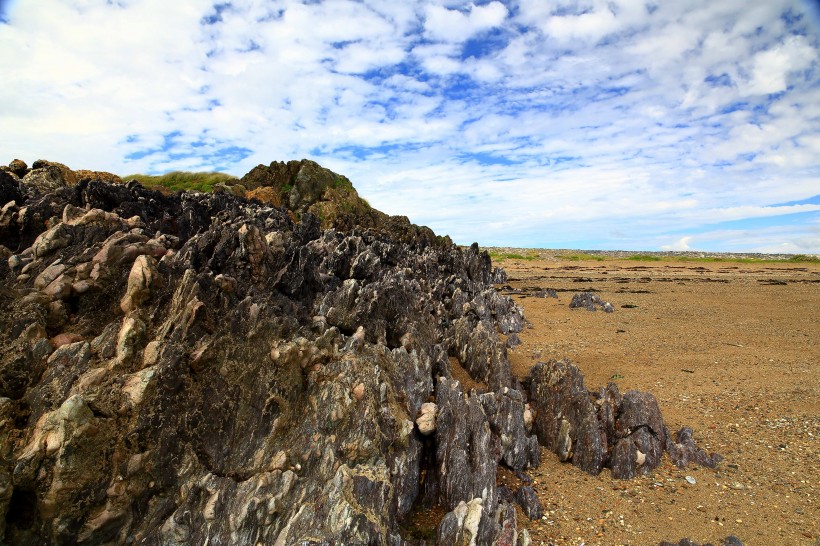 纽伯勒海滩的石头图片