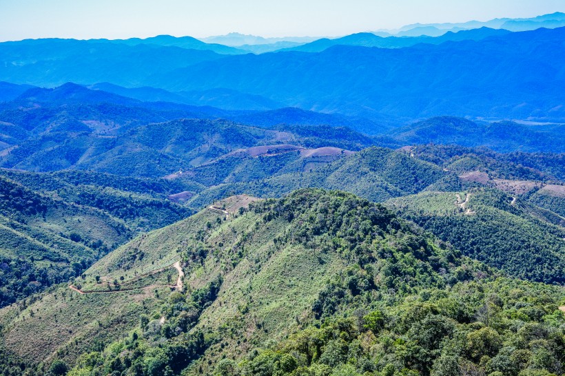 连绵起伏的山川图片