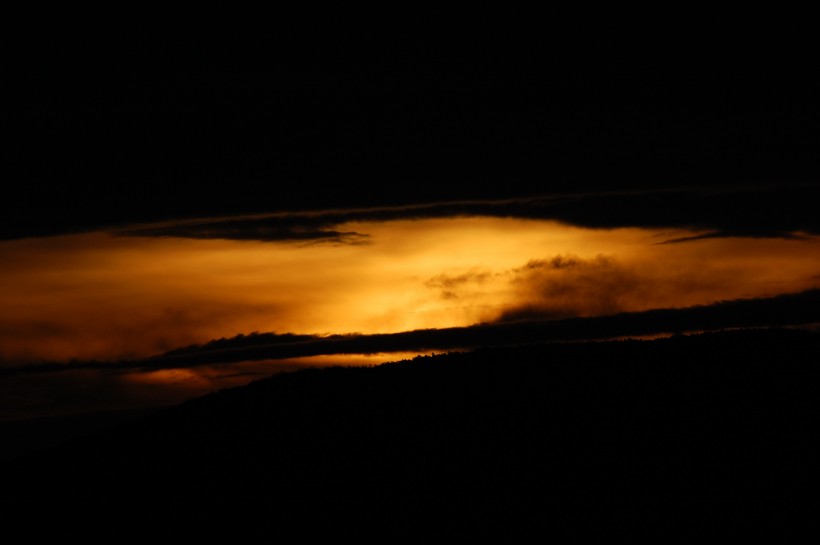 黄昏时天边的云彩图片