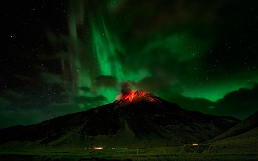 壮丽火山风景图片
