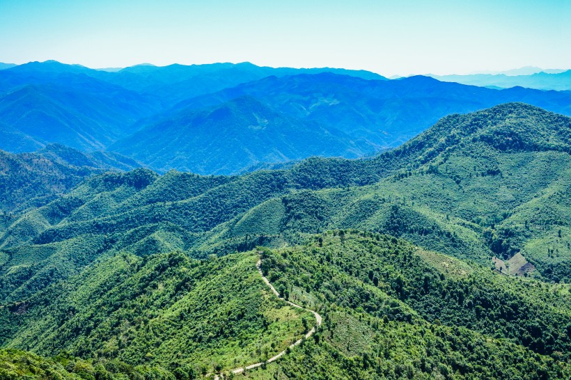 连绵起伏的山川图片