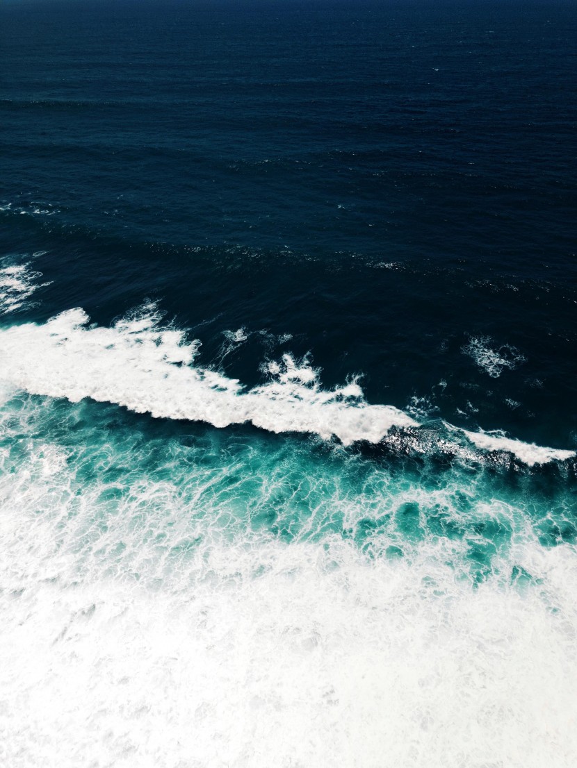 汹涌澎湃的海浪图片