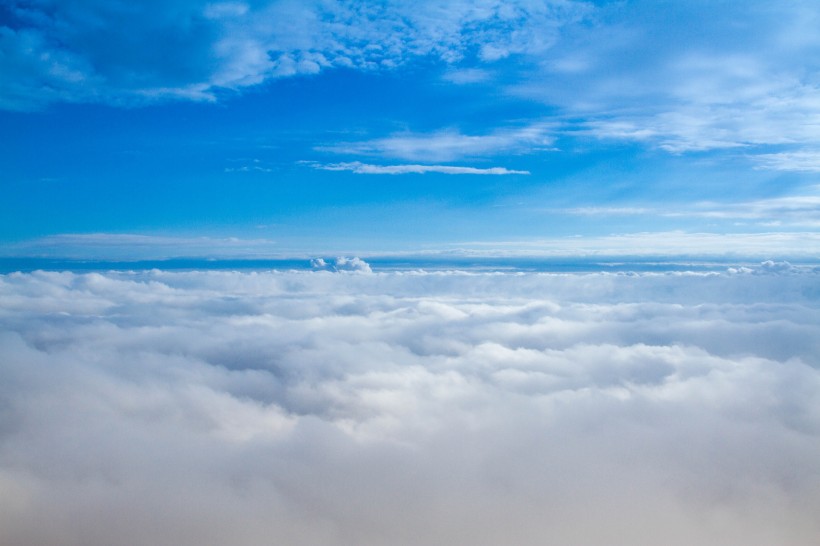 难能可贵的蓝天白云自然风景图片