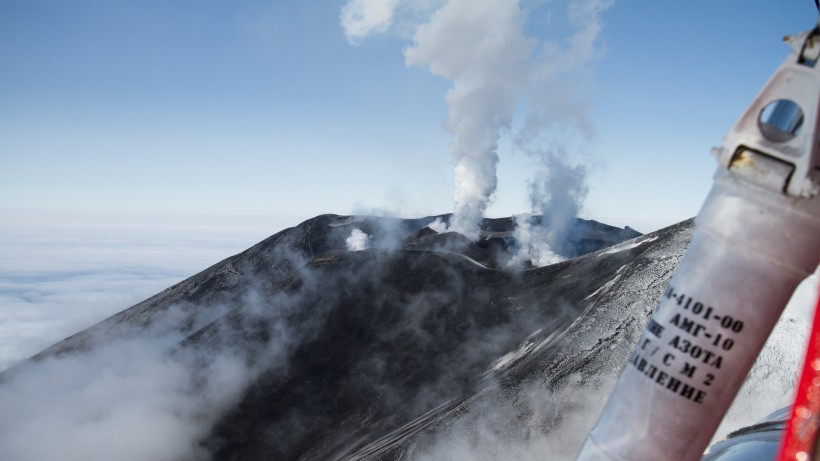 壮观的火山爆发风景图片