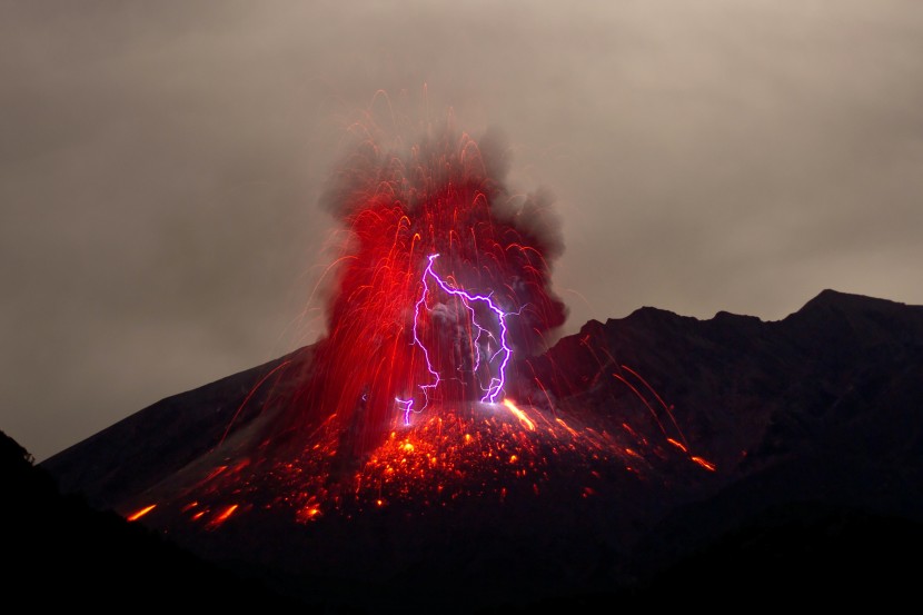 壮观的火山喷发图片