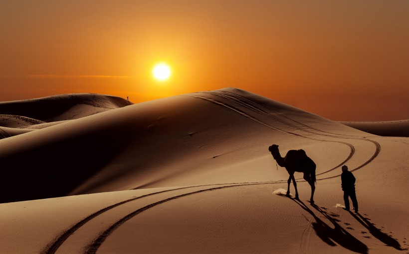 广漠无垠的沙漠风景图片