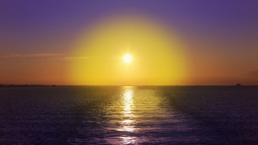 海面上唯美的日出日落风景图片