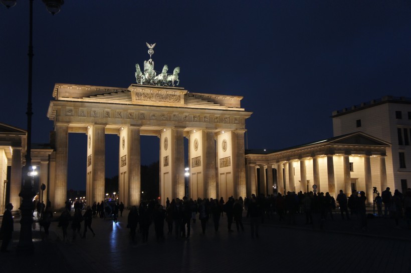 夜晚的柏林勃兰登堡门建筑图片