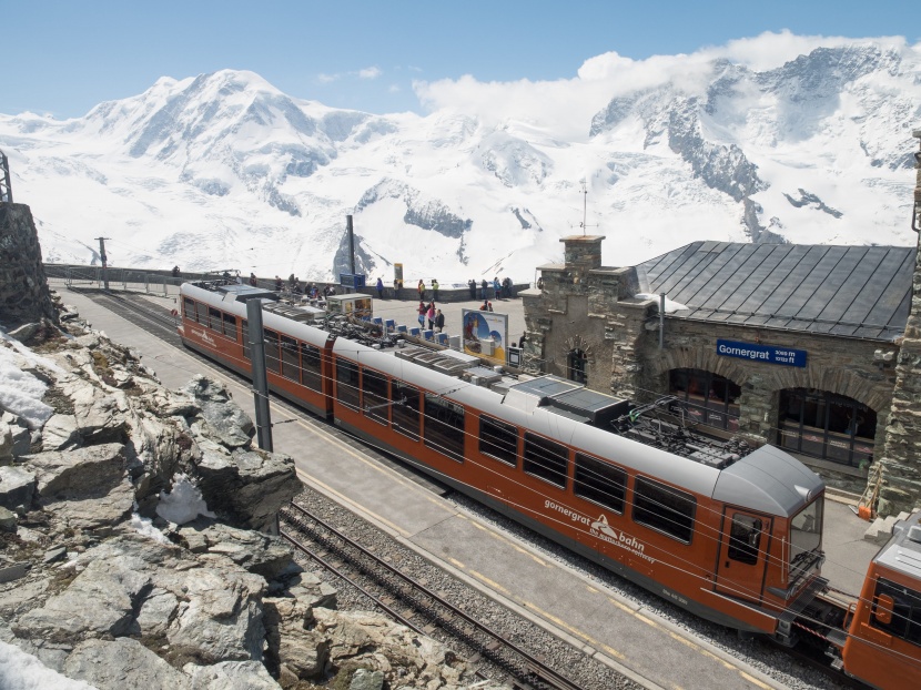瑞士齿轨登山列车图片