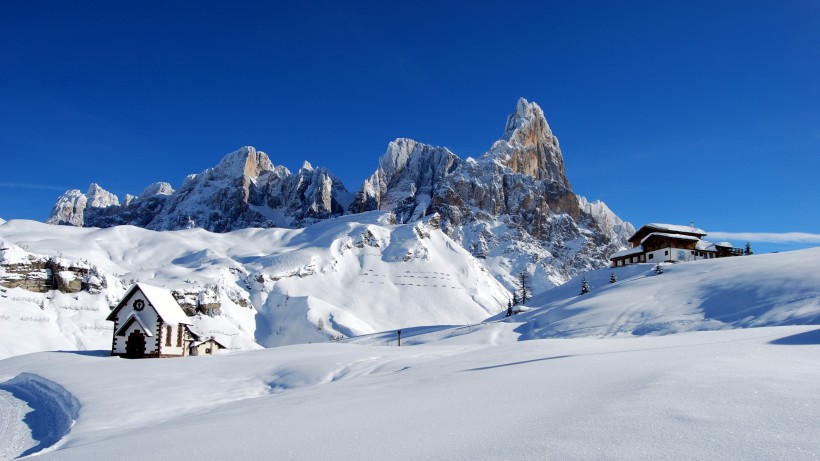 意大利多洛米蒂国家公园冬天自然风景图片