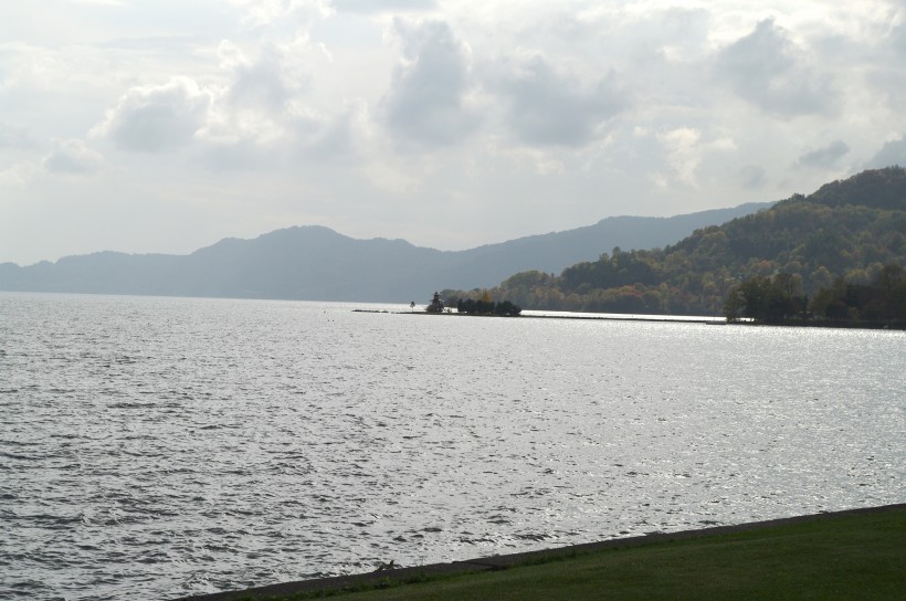 日本北海道西南部淡水湖泊洞爷湖图片