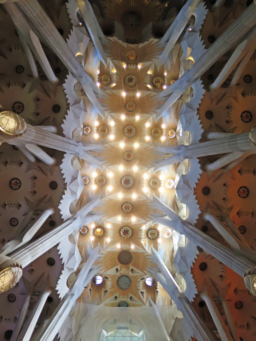 巴塞罗那圣家族大教堂内部建筑图片
