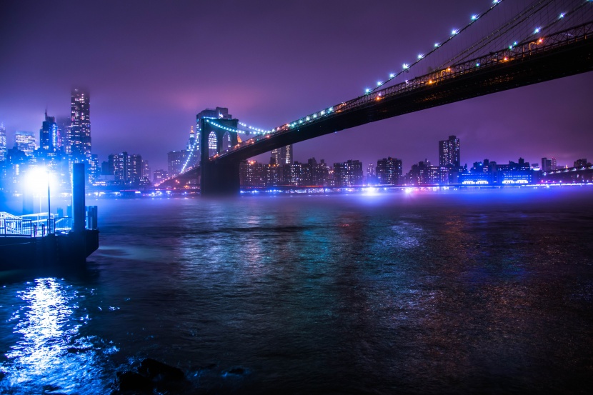 夜晚的纽约布鲁克林大桥图片