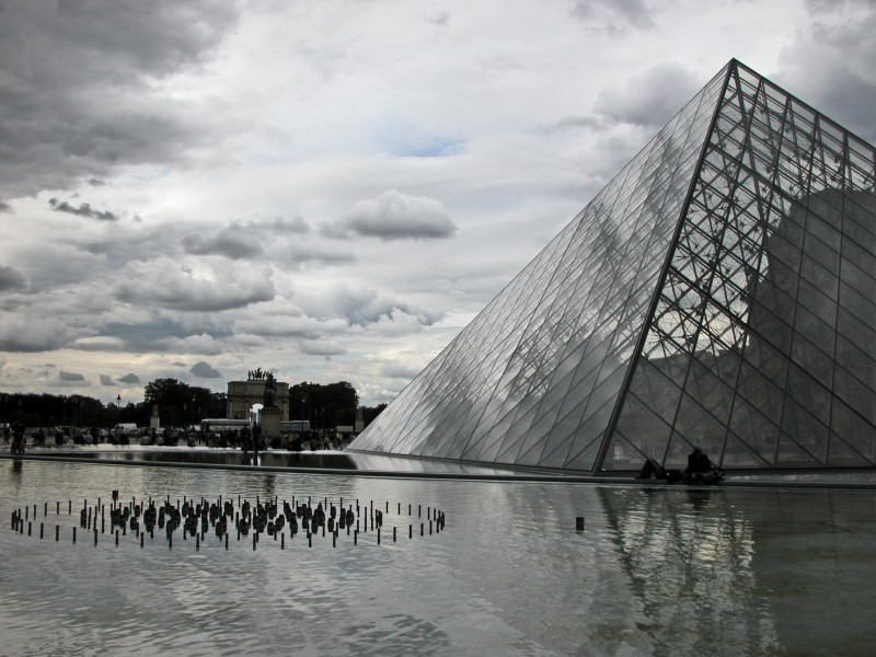 法国卢浮宫建筑风景图片