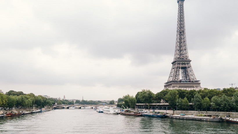 法国巴黎埃菲尔铁塔建筑风景图片