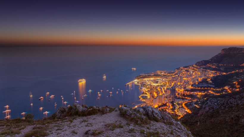 摩纳哥海湾唯美的夜景风景图片