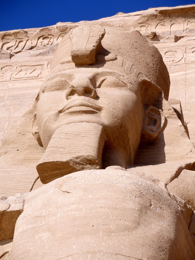 埃及阿布辛贝神庙雕像建筑风景图片