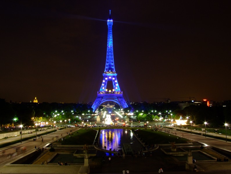 法国巴黎著名地标埃菲尔铁塔建筑风景图片