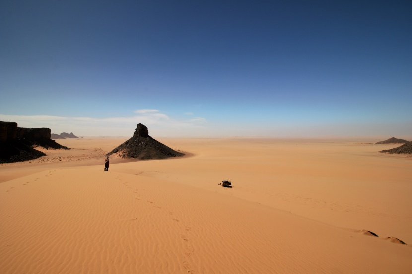 干涸辽阔的撒哈拉沙漠自然风景图片
