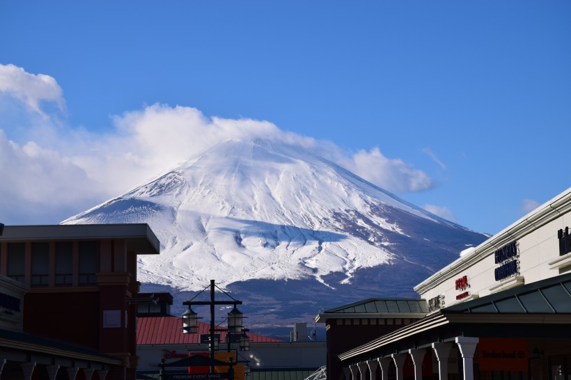 有积雪的富士山图片