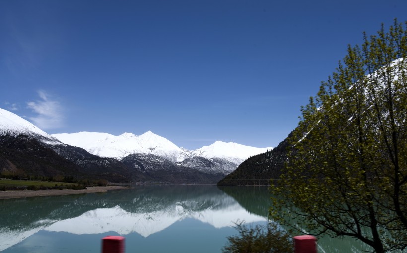 美丽的西藏然乌湖风景图片