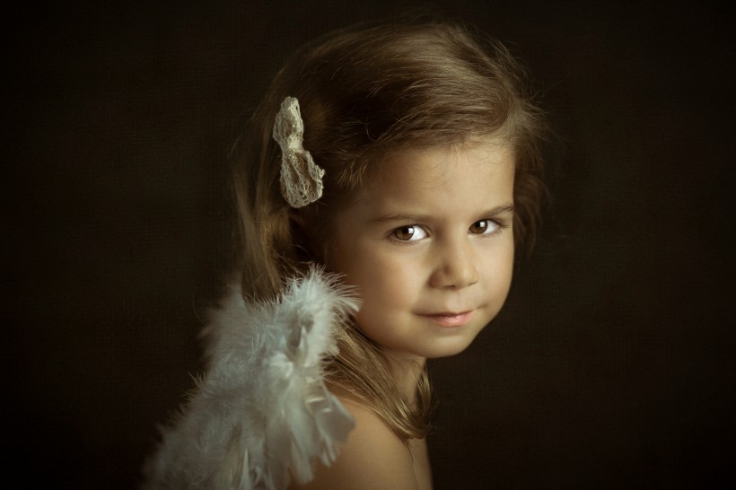 可爱的小天使女孩图片