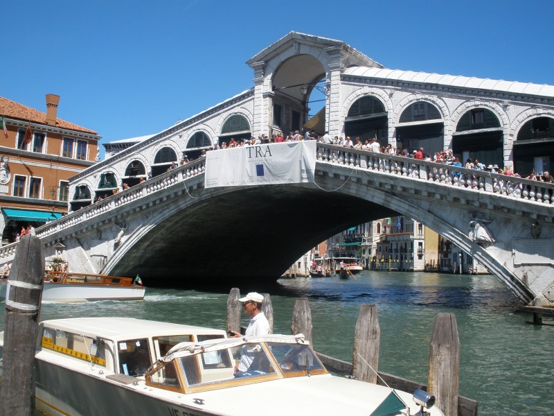 意大利威尼斯里亚托桥建筑风景图片