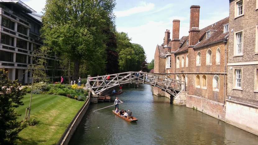 历史悠久的英国剑桥大学建筑风景图片