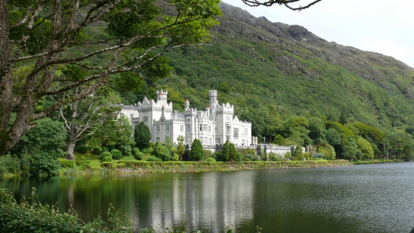 英国爱尔兰凯尔莫尔修道院建筑风景图片