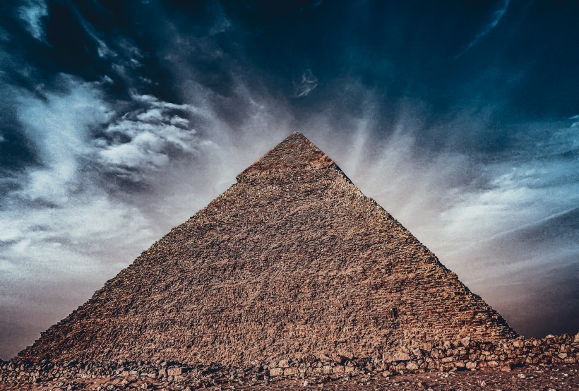 壮观的埃及金字塔建筑风景图片