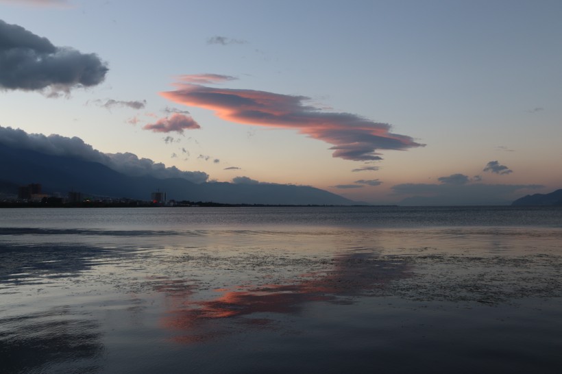 云南大理洱海自然风景图片