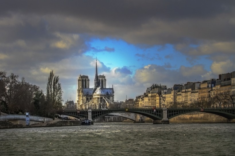 宏伟的法国巴黎圣母院建筑风景图片
