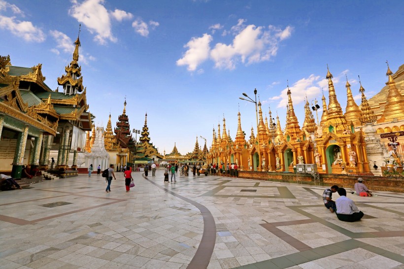 缅甸瑞光大金塔建筑风景图片