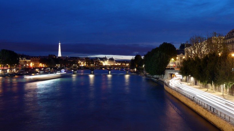 法国巴黎著名地标埃菲尔铁塔建筑风景图片
