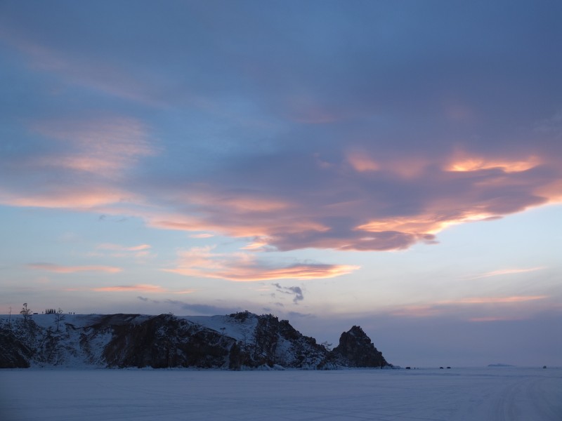 宁静的俄罗斯贝加尔湖风景图片