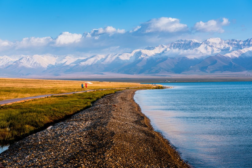 新疆赛里木湖自然风景图片