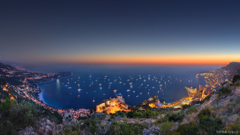 摩纳哥海湾唯美的夜景风景图片