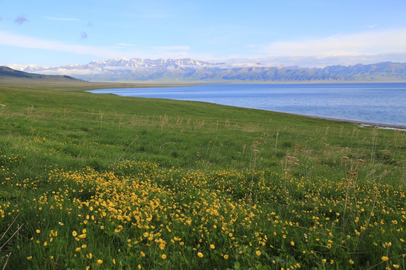 美丽的新疆赛里木湖风景图片
