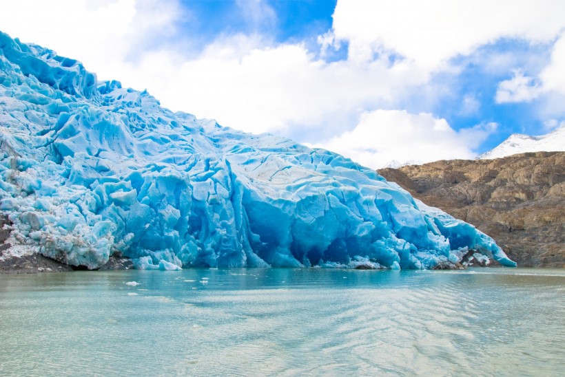 阿根廷巴塔哥尼亚冰川自然风景图片