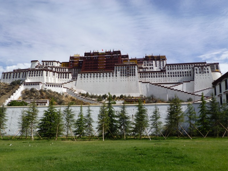 神圣的西藏布达拉宫建筑风景图片