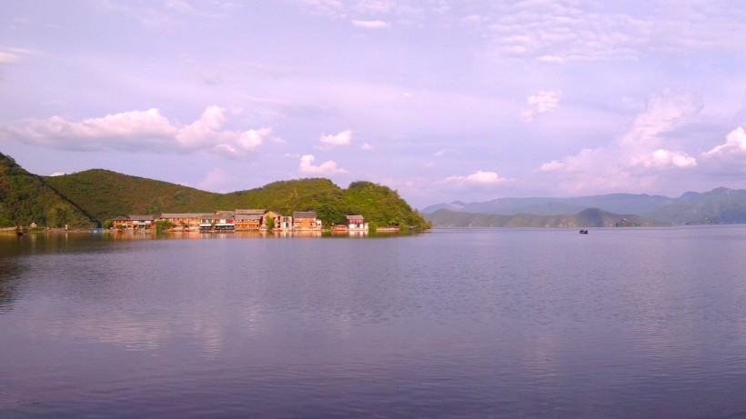 云南泸沽湖自然风景图片