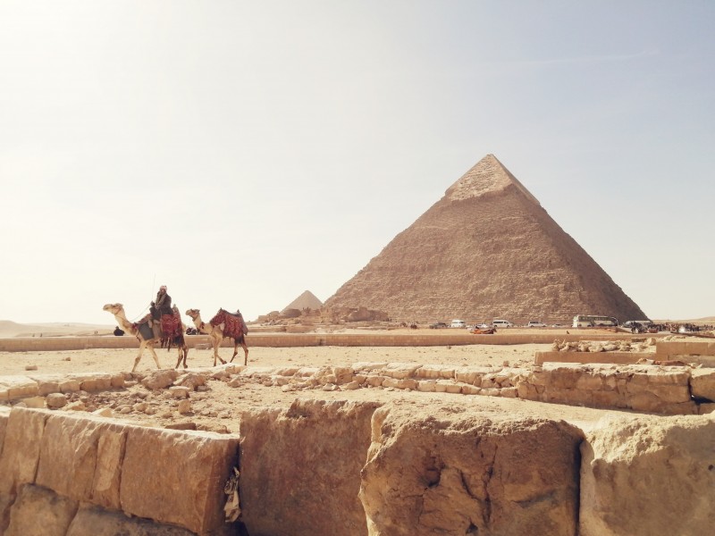 壮观的埃及金字塔建筑风景图片