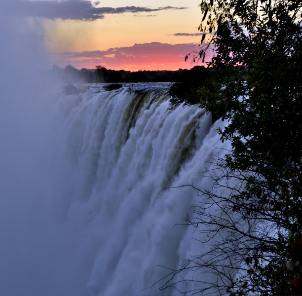 津巴布韦维多利亚瀑布风景图片